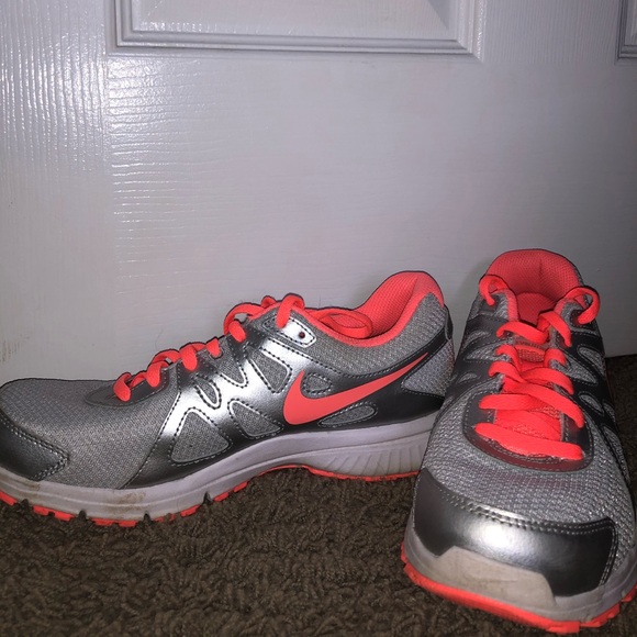 Size 4.5 Nike sneakers - Picture 2 of 2